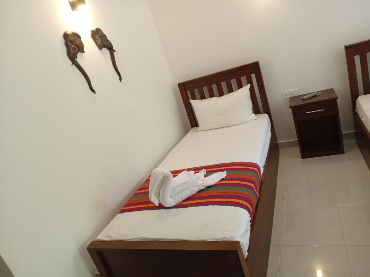 Elephant Park Family Bungalow Uda Walawe Extérieur photo